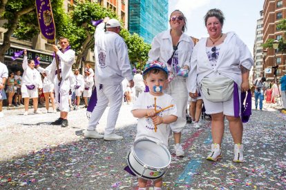 Cabalgata de peñas en las fiestas de San Pedro 2023.