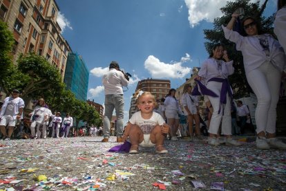 Cabalgata de peñas en las fiestas de San Pedro 2023.