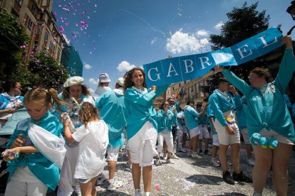 Cabalgata de peñas en las fiestas de San Pedro 2023.
