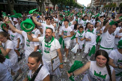 Cabalgata de peñas en las fiestas de San Pedro 2023.