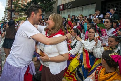Cabalgata de peñas en las fiestas de San Pedro 2023.