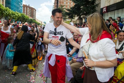 Cabalgata de peñas en las fiestas de San Pedro 2023.