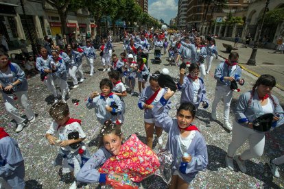Cabalgata de peñas en las fiestas de San Pedro 2023.