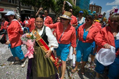 Cabalgata de peñas en las fiestas de San Pedro 2023.