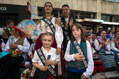 Cabalgata de peñas en las fiestas de San Pedro 2023.