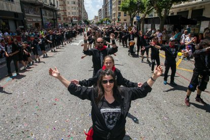 Cabalgata de peñas en las fiestas de San Pedro 2023.