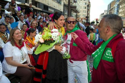 Cabalgata de peñas en las fiestas de San Pedro 2023.