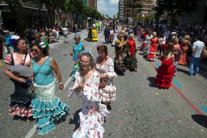 Cabalgata de peñas en las fiestas de San Pedro 2023.