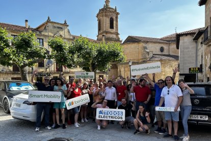 35 entusiastas de la movilidad eléctrica han tenido la oportunidad de recorrer un paraje espectacular, con mucha historia y cine, donde han podido compartir su pasión por la movilidad libre de humos