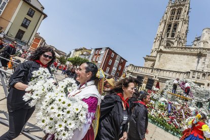 Instante de la Ofrenda Floral a Santa María la Mayor.