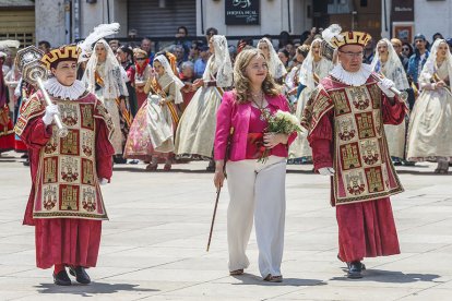 Instante de la Ofrenda Floral a Santa María la Mayor.