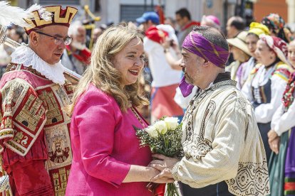 Instante de la Ofrenda Floral a Santa María la Mayor.