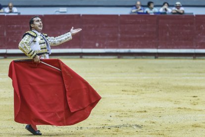 El Fandi nunca se queda corto en Burgos. Otro ídolo de la afición local.