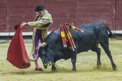 Cayetano, ayer casi un convidado de piedra en el festival de pasiones del Cordobés.