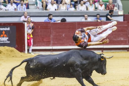 Espectacular cabriola de uno de los recortadores.