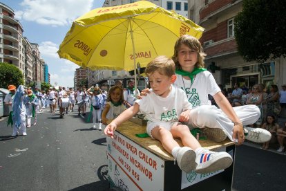 Las peñas se han echado a la calle estas fiestas.