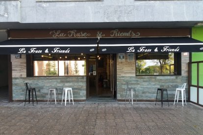 Fachada de La Frase, con buena comida y excelente trato.