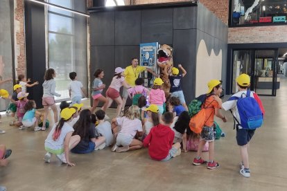 Hoy un personaje del pasado más remoto... .