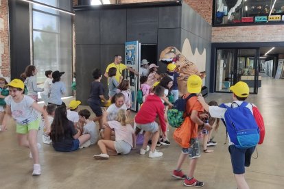 Hoy un personaje del pasado más remoto... .