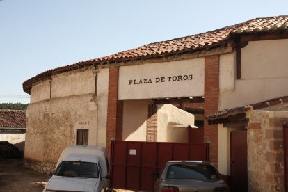 Plaza de toros de Huerta de Rey vista desde fuera