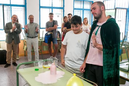 Los niños disfrutan con las actividades propuestas relacionadas con la magia y Harry Potter.