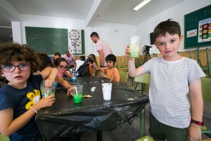 Los niños disfrutan con las actividades propuestas relacionadas con la magia y Harry Potter.
