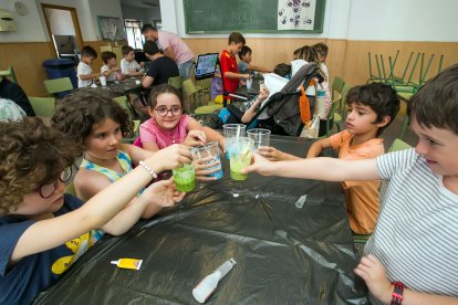 Los niños disfrutan con las actividades propuestas relacionadas con la magia y Harry Potter.