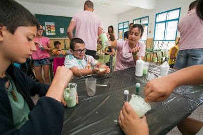 Los niños disfrutan con las actividades propuestas relacionadas con la magia y Harry Potter.