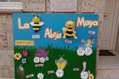 Los cuentos reviven en las fachadas de las casas de la localidad de Olmillos de Sasamón.