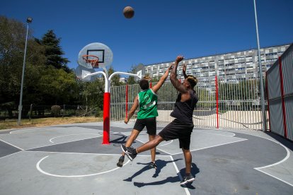 Pistas de baloncesto 3x3 en el parque Buenavista, en Gamonal.
