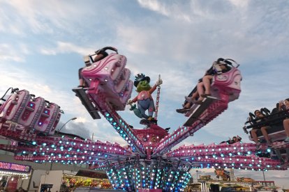 La feria de atracciones estará una vez más en el recinto ferial pero habrá dos días en los que durante dos horas no habrá música