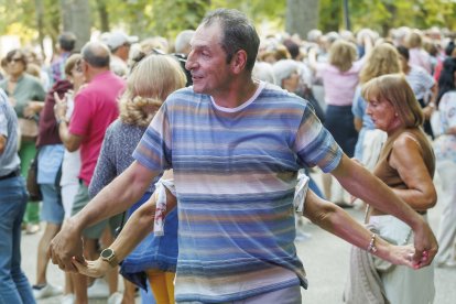 Segunda sesión de Bailes de Tarde en el paseo de la Quinta.