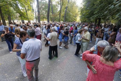 Segunda sesión de Bailes de Tarde en el paseo de la Quinta.