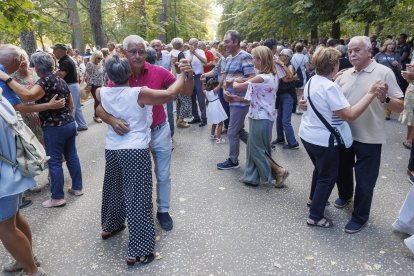 Segunda sesión de Bailes de Tarde en el paseo de la Quinta.