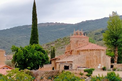 Iglesia de Santa María, en Castil de Lences.