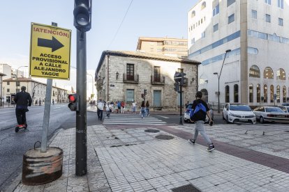 Acceso provisional a la calle Alejandro Yagüe, desde la calle Vitoria.