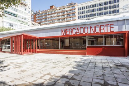 Fachada que da acceso al Mercado Norte provisional.