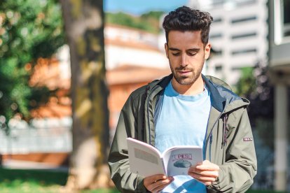Manuel Baruque ha volcado con valentía su experiencia vital en su primer libro.