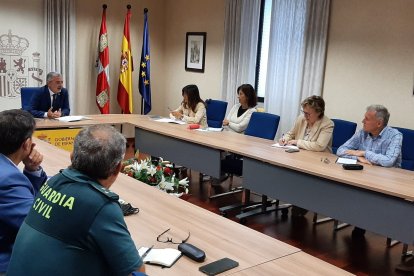 Imagen de la reunión convocada por Subdelegación del Gobierno en Burgos sobre la vendimia