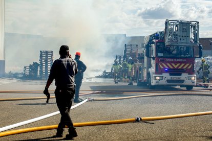 Incendio en Torreplas, polígono de Gamonal.