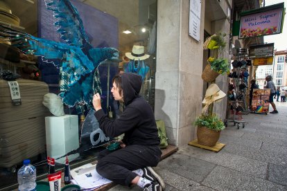 Un gran mural y comercios decorados para recibir al Cid.