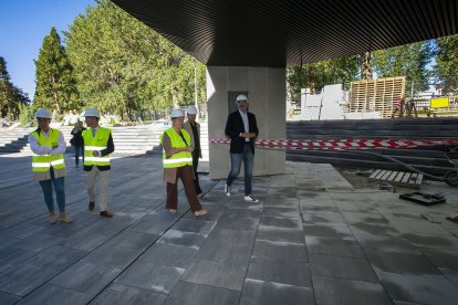 La alcaldesa realizó una visita a las obras de mejora de esta dotación social y deportiva.