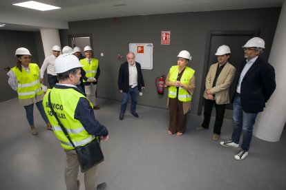 La alcaldesa realizó una visita a las obras de mejora de esta dotación social y deportiva.