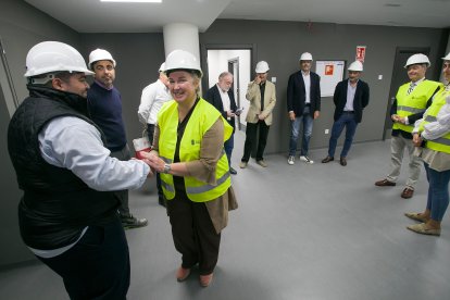 La alcaldesa realizó una visita a las obras de mejora de esta dotación social y deportiva.