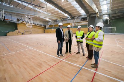 La alcaldesa realizó una visita a las obras de mejora de esta dotación social y deportiva.