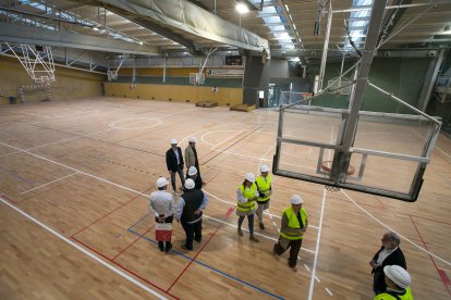 La alcaldesa realizó una visita a las obras de mejora de esta dotación social y deportiva.
