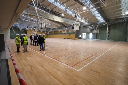 La alcaldesa realizó una visita a las obras de mejora de esta dotación social y deportiva.