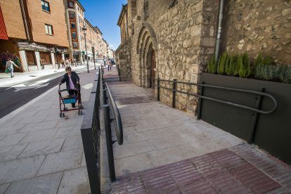 Los trabajos en las calles Progreso y Santa Clara están casi culminados, a falta de remates en el mobiliario urbano.