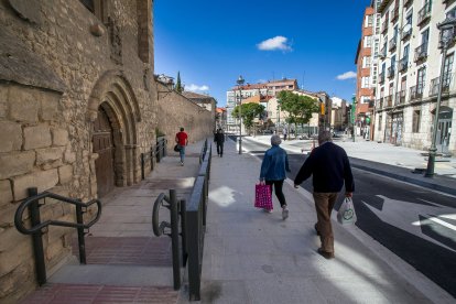 Los trabajos en las calles Progreso y Santa Clara están casi culminados, a falta de remates en el mobiliario urbano.