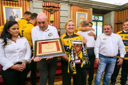 Homenaje de Burgos a los supercampeones de rugby